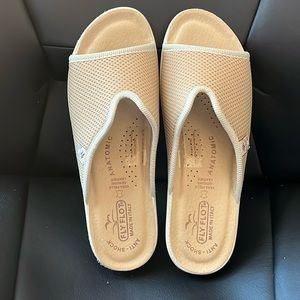 Fly Flot Beige Slide Size 8